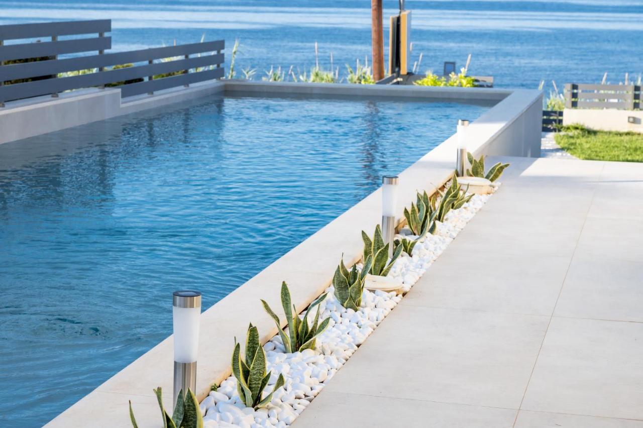 Theros Suites Dhiminio Екстериор снимка