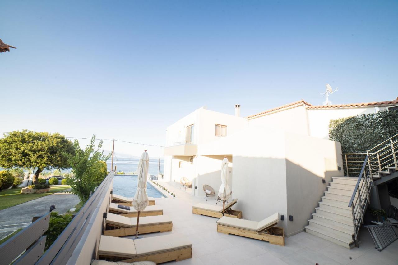Theros Suites Dhiminio Екстериор снимка