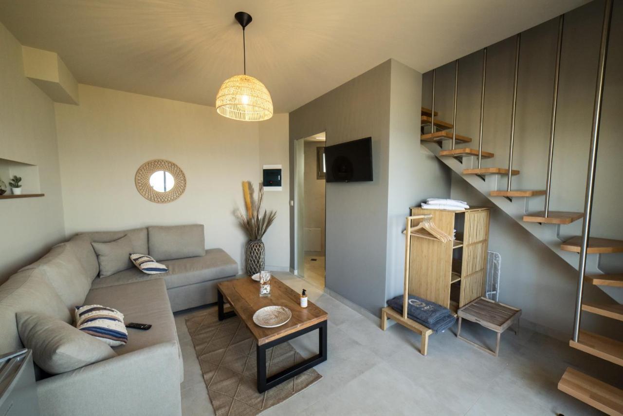 Theros Suites Dhiminio Екстериор снимка