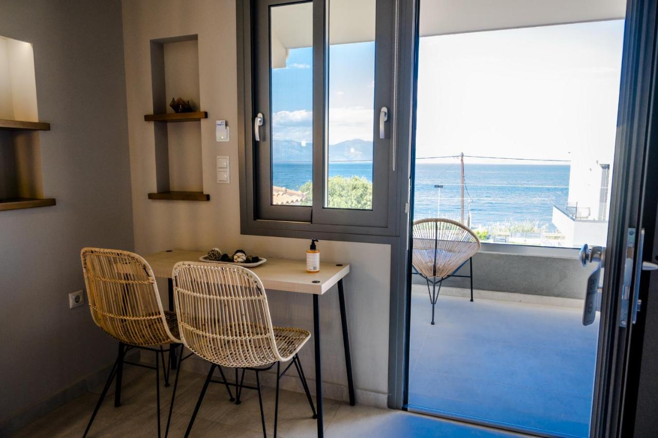 Theros Suites Dhiminio Екстериор снимка