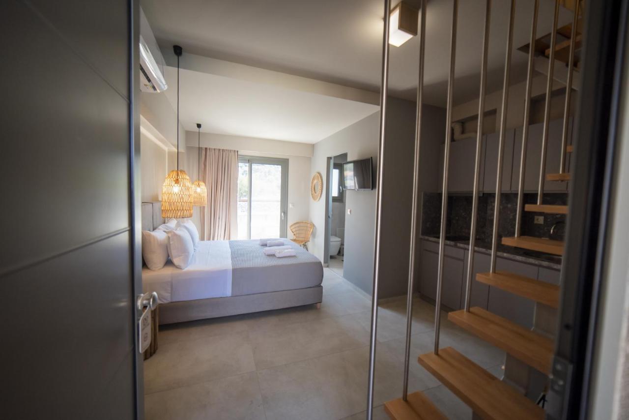 Theros Suites Dhiminio Екстериор снимка